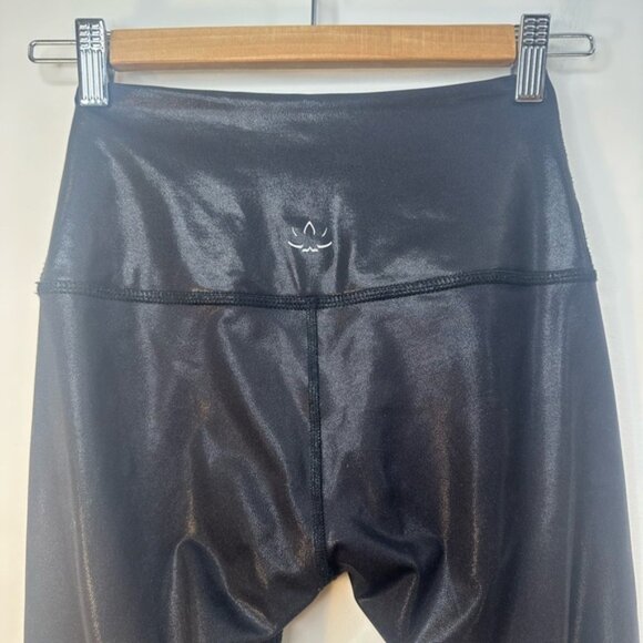 Beyond Yoga Leatherette XS High Waisted Midi Leggings Black USA Faux Leather - Picture 6 of 7